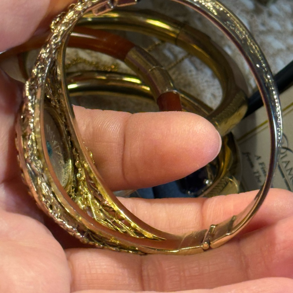 Vintage Whiting & Davis gold finish Bracelet bangle 2.5” - Picture 6 of 7